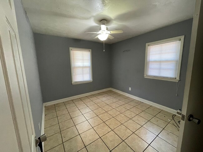 Photo - 817 W Marion St