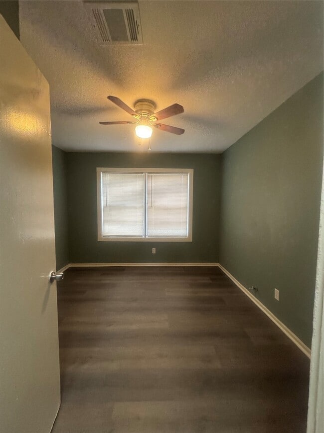 Photo - 4323 Groton Dr