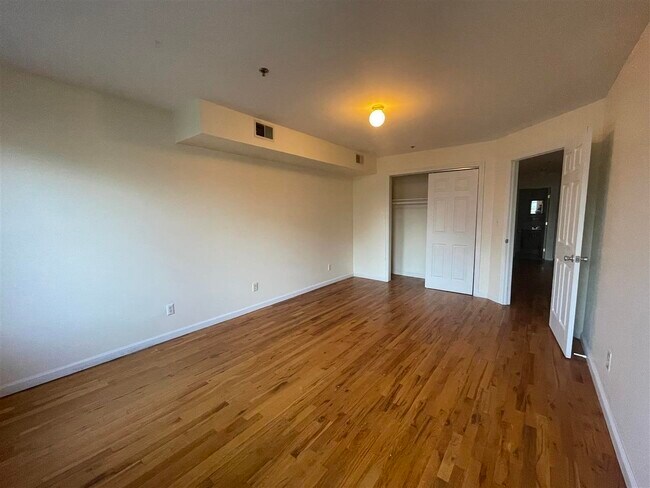 Photo - 836 Broadway St Unidad 2F