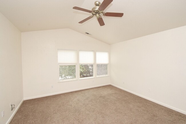 Photo - Caughlin Ranch Beauty Clean and Comfortable and Close to Shopping