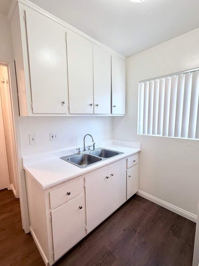 Photo - 12414 Dunrobin Ave Unit 9