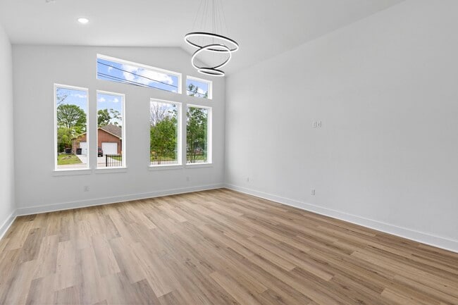 Photo - 8109 Hamlet St