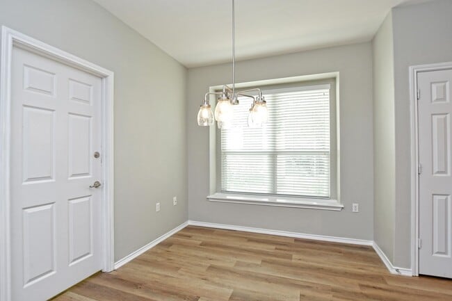Photo - 313 Essex Ln