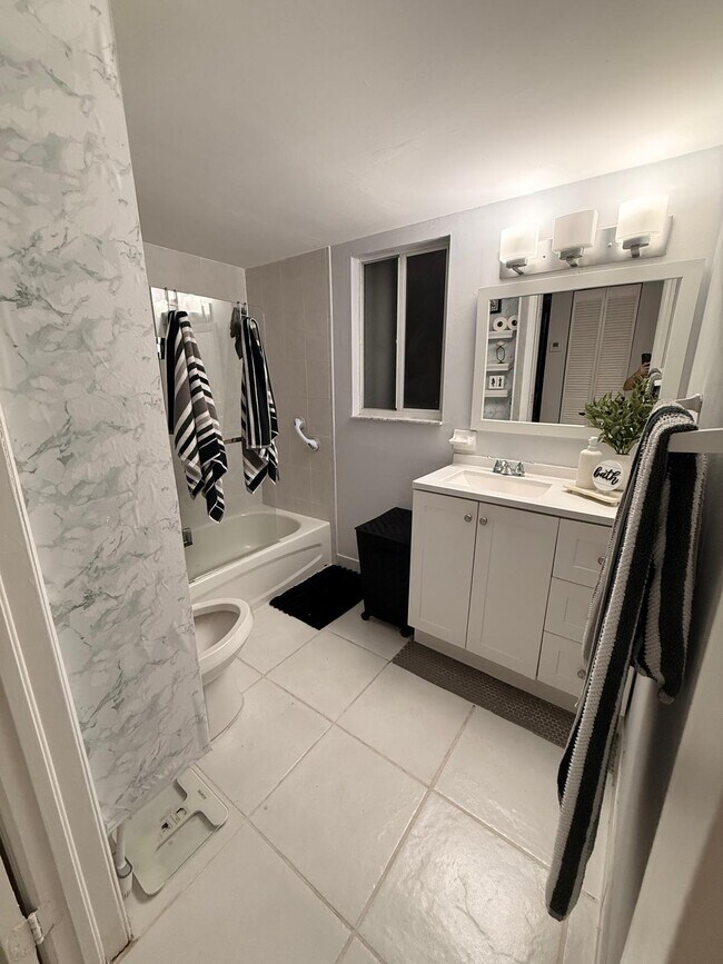 Photo - 1453 SW 3rd St Unit 208