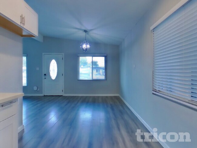 Photo - 5321 57th St