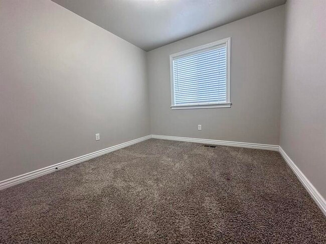 Photo - 465 N 2650 W