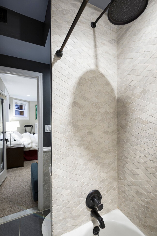 Photo - 1738 19th St NW Unidad ID605P