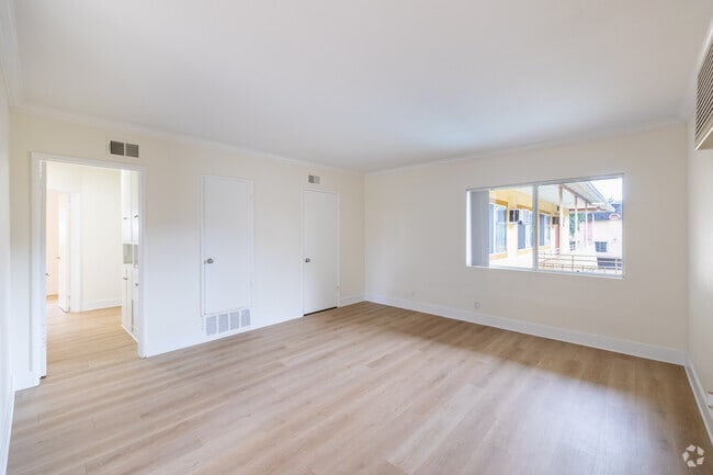 2BR, 1BA - 900SF - Living Room