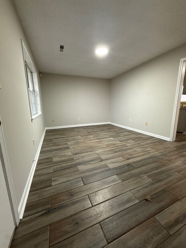 Photo - 307 Courtney Dr