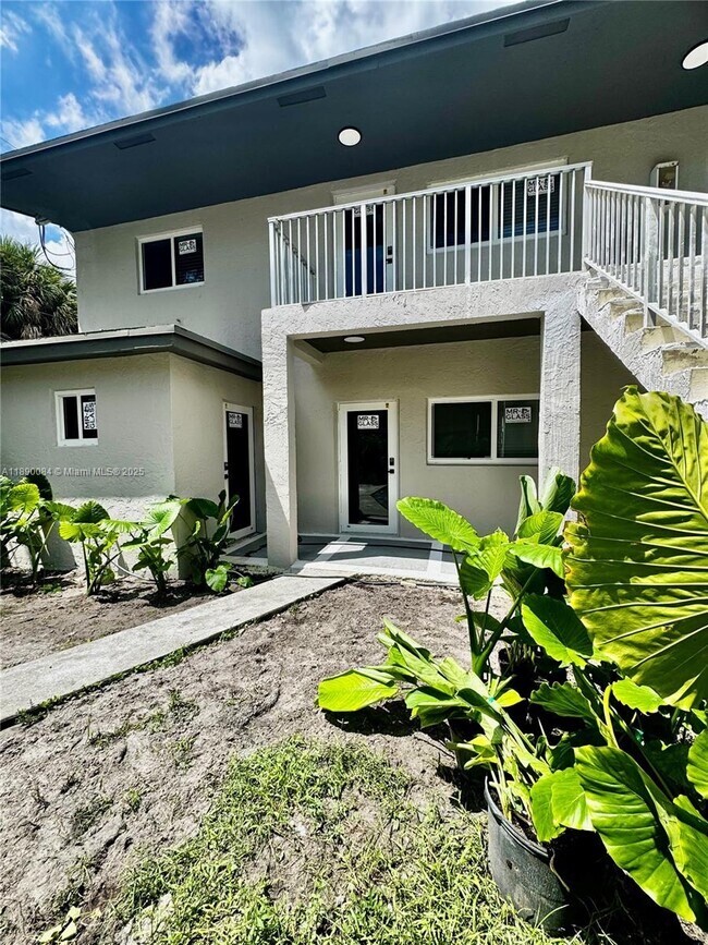 Photo - 1460 SW 24th Ct Unit 1