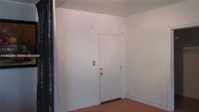 Photo - 7920 Harding Ave Unidad 9