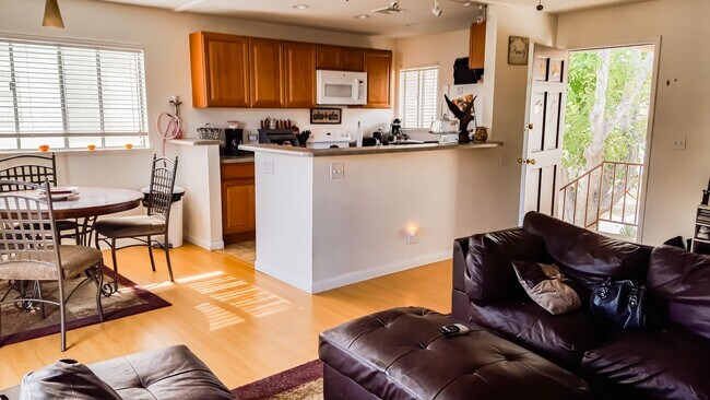 Building Photo - 2365 Canfield Dr Unit 2365 Canfield #D