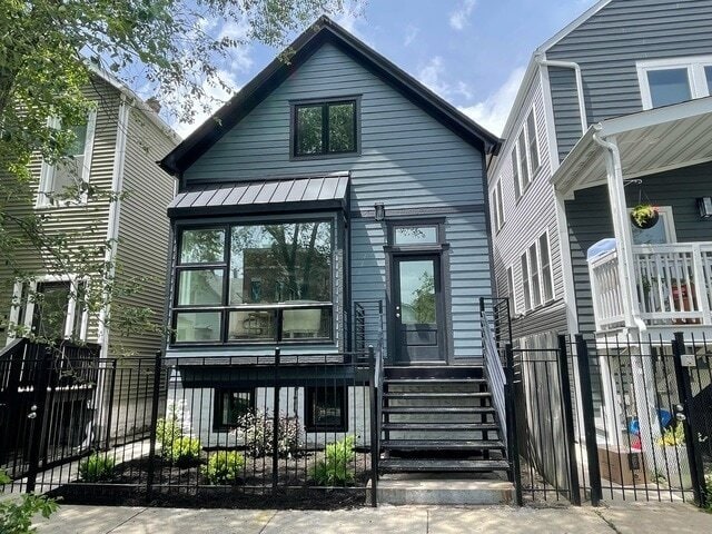 Building Photo - 1644 N Troy St Unit 1
