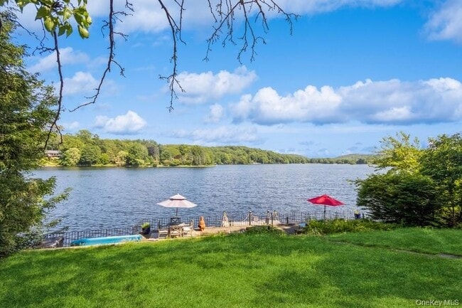 Photo - 224 Lake Shore Rd