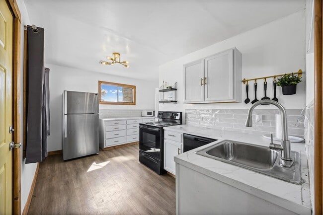 Photo - 1418 Kingshill Dr