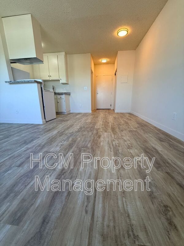 Photo - 10042 Commerce Ave