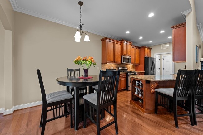 Photo - 1923 Strathmore Dr