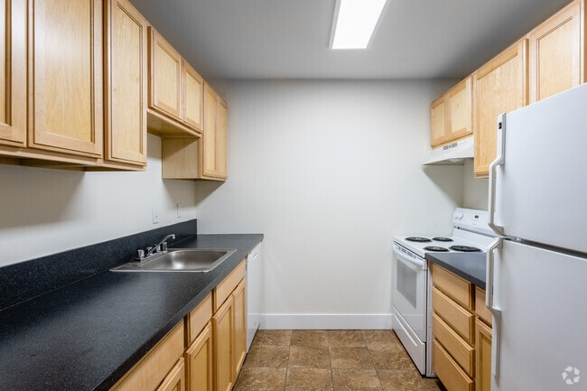 2BR, 1.5BA TH - 1,060SF