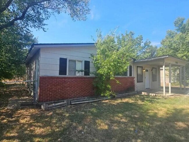 Photo - 1410 NW Ozmun Ave