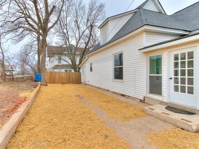 Photo - 219 W 9th St