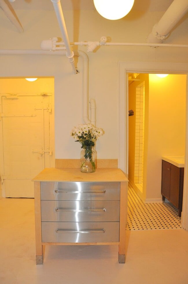 2550 Pillsbury Ave Unit 1