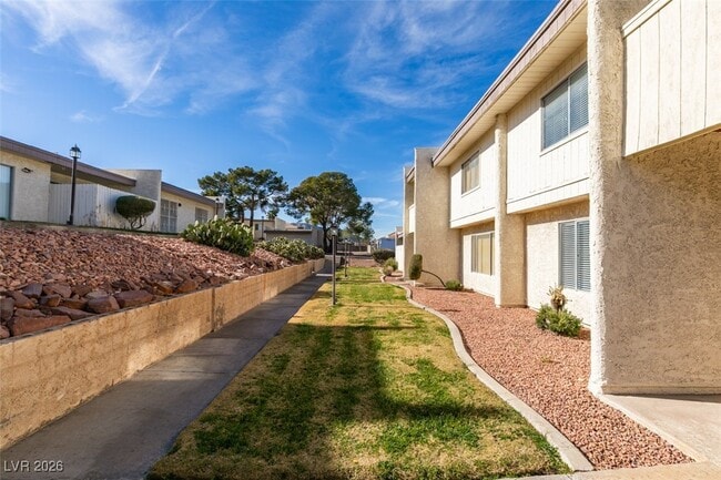 Building Photo - 764 Lawrence Dr