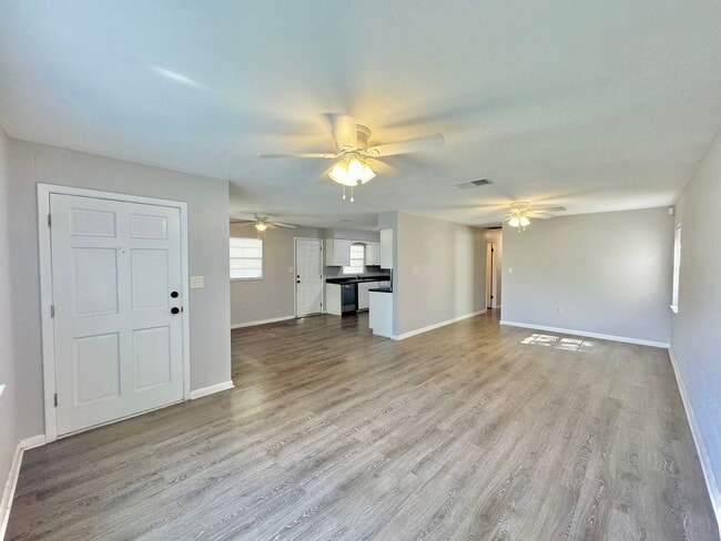 Photo - 311 Ave B SE