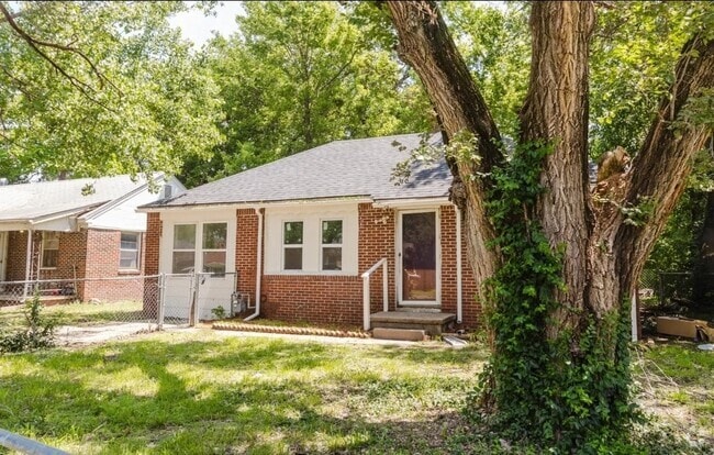 Building Photo - 1018 N Volutsia Ave Rental