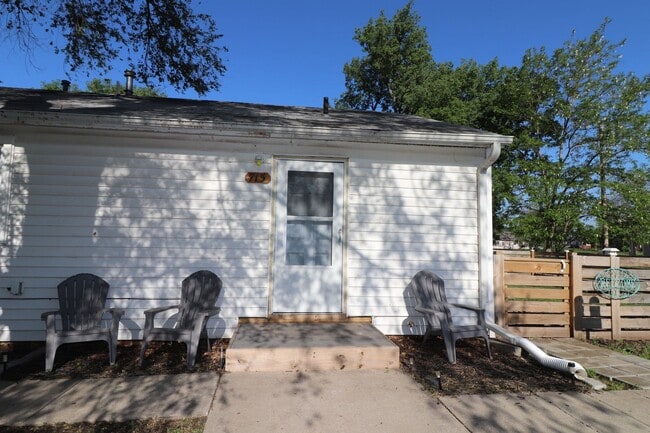 Building Photo - Updated Duplex for Rent Rental
