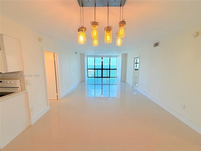 Building Photo - 2333 Brickell Ave Unit 1407