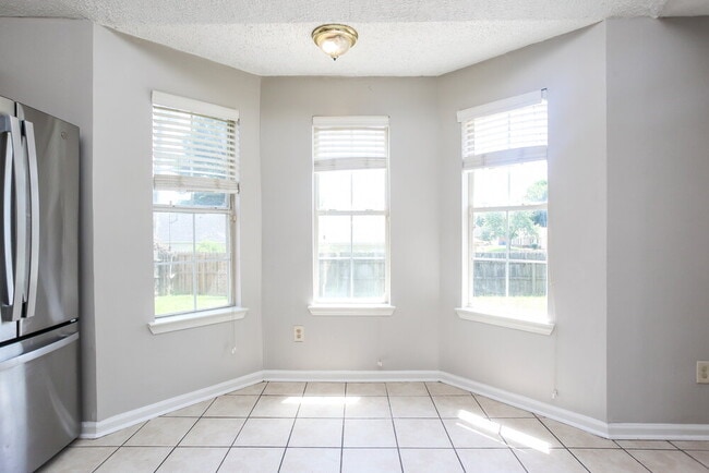 4671 Lindawood Ln