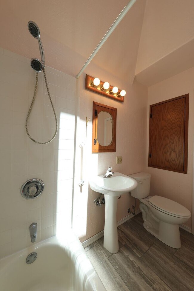 Photo - 2/1 House with bonus space