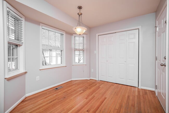 Photo - 305 Occidental Dr