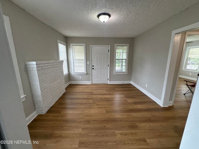 Photo - 1645 W 12th St