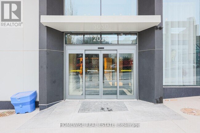 Photo - 2020 Bathurst St Unit 709