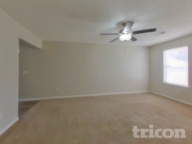 Photo - 208 Denby Cir