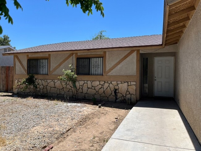 Building Photo - Coming Soon! 3 bedroom 2 bathroom available in Adelanto!