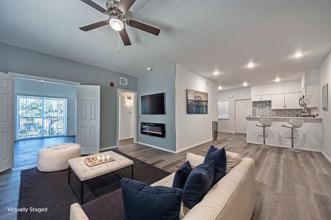 Fotografía virtualmente escenificada de una sala de estar. - 11234 Park Central Pl Unidad C