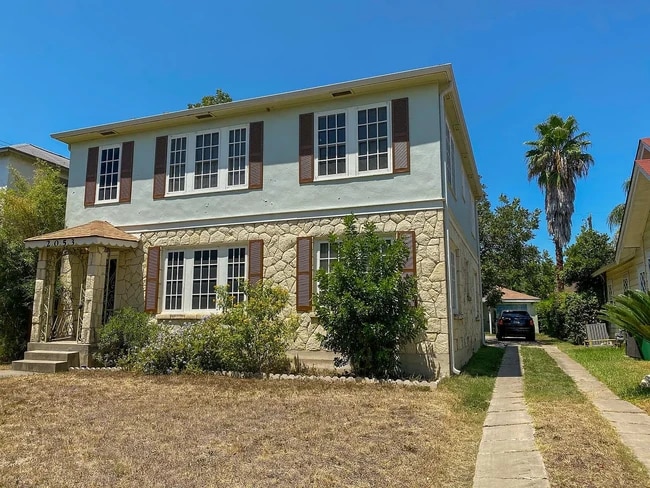 Photo - 2053 W Gramercy Pl House