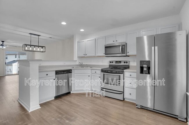 Photo - 16 Raelans Cir