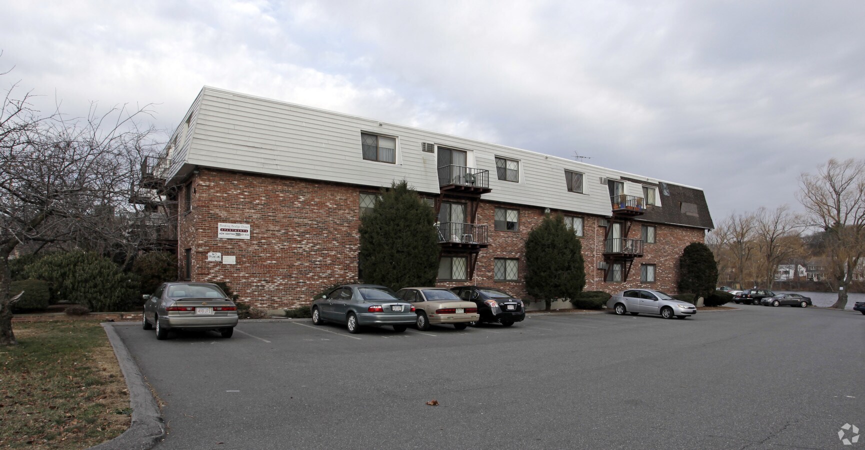 Floating Bridge Pond - Floating Bridge Pond Apartments Unit 10