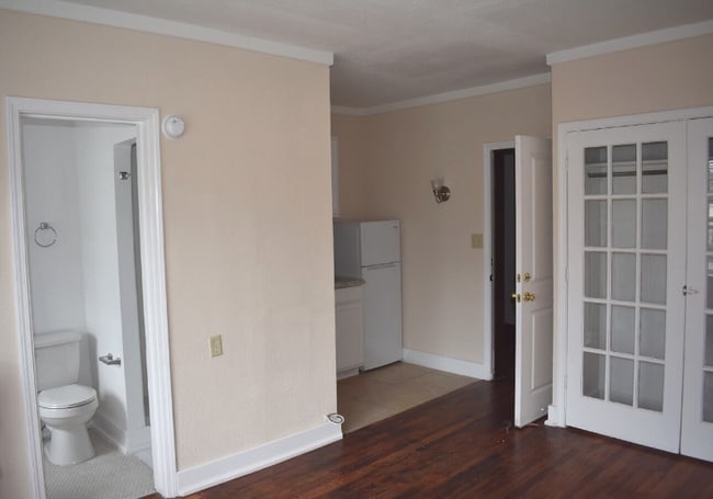 Photo - 1611 S Main St