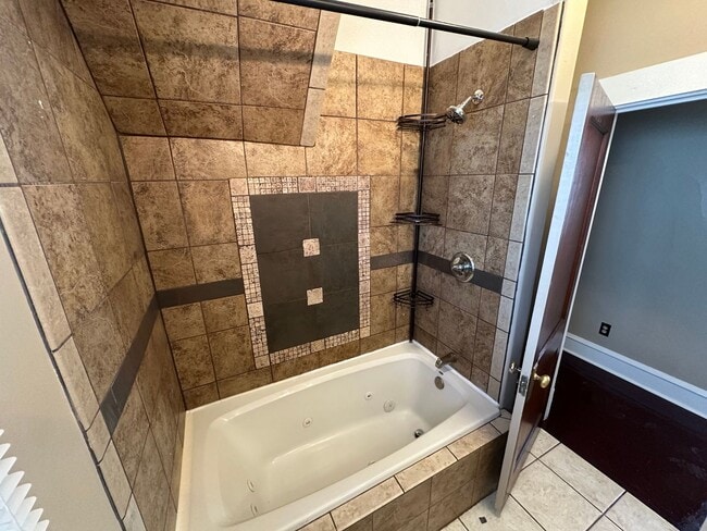 Photo - 3 Bed/1 Bath in Central Bloomington location!