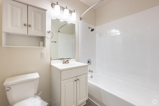 1BR, 1BA - 595SF - Bathroom - Woodruff Village