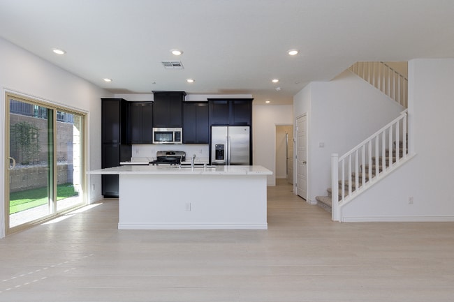 Building Photo - 600 N Carriage Hill Dr Unit #1151