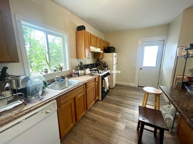 Building Photo - 123 Winthrop St Unit 1 Rental