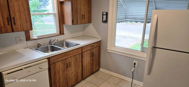 Photo - Charming 3 - Bedroom Property in Prime Location