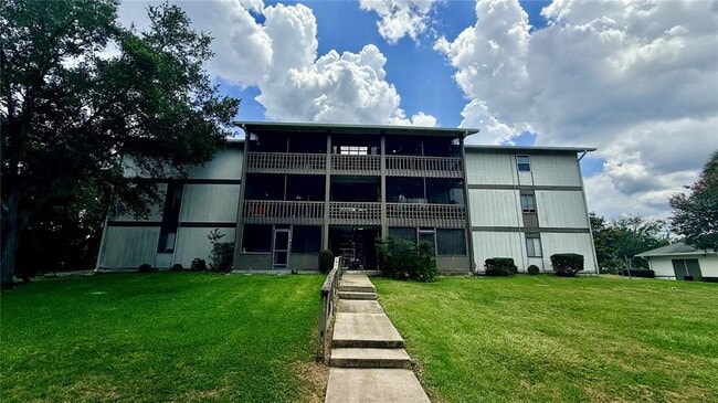 Building Photo - 6519 W Newberry Rd Unit 811