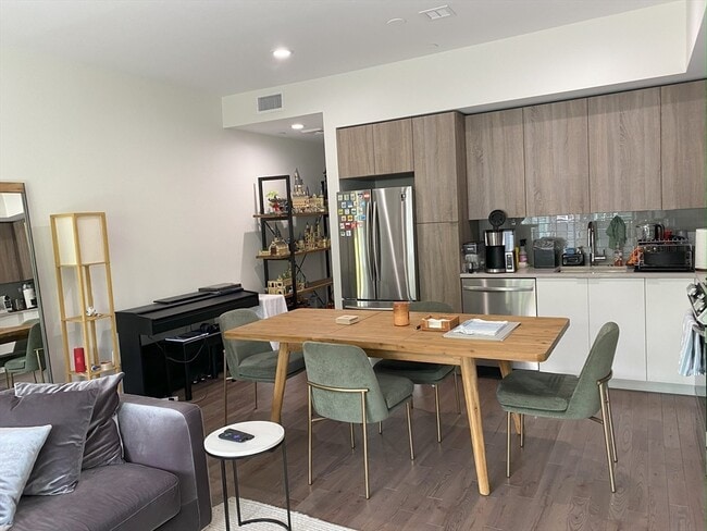 Photo - 133-135 Hyde Park Ave Unidad 133C