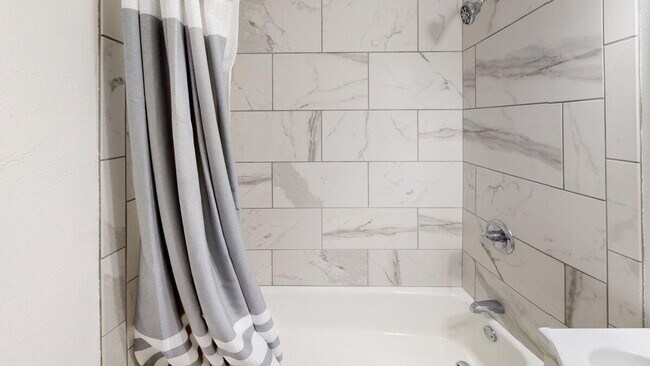 Photo - 517 E Division St Unit SI ID1253109P